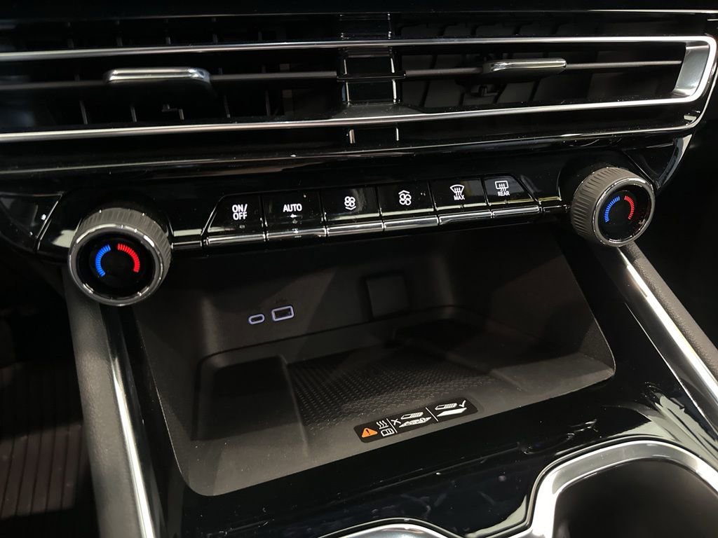 New 2026 Chevrolet Traverse Z71 w/ Driver Confidence Package AWD/4WD image 38