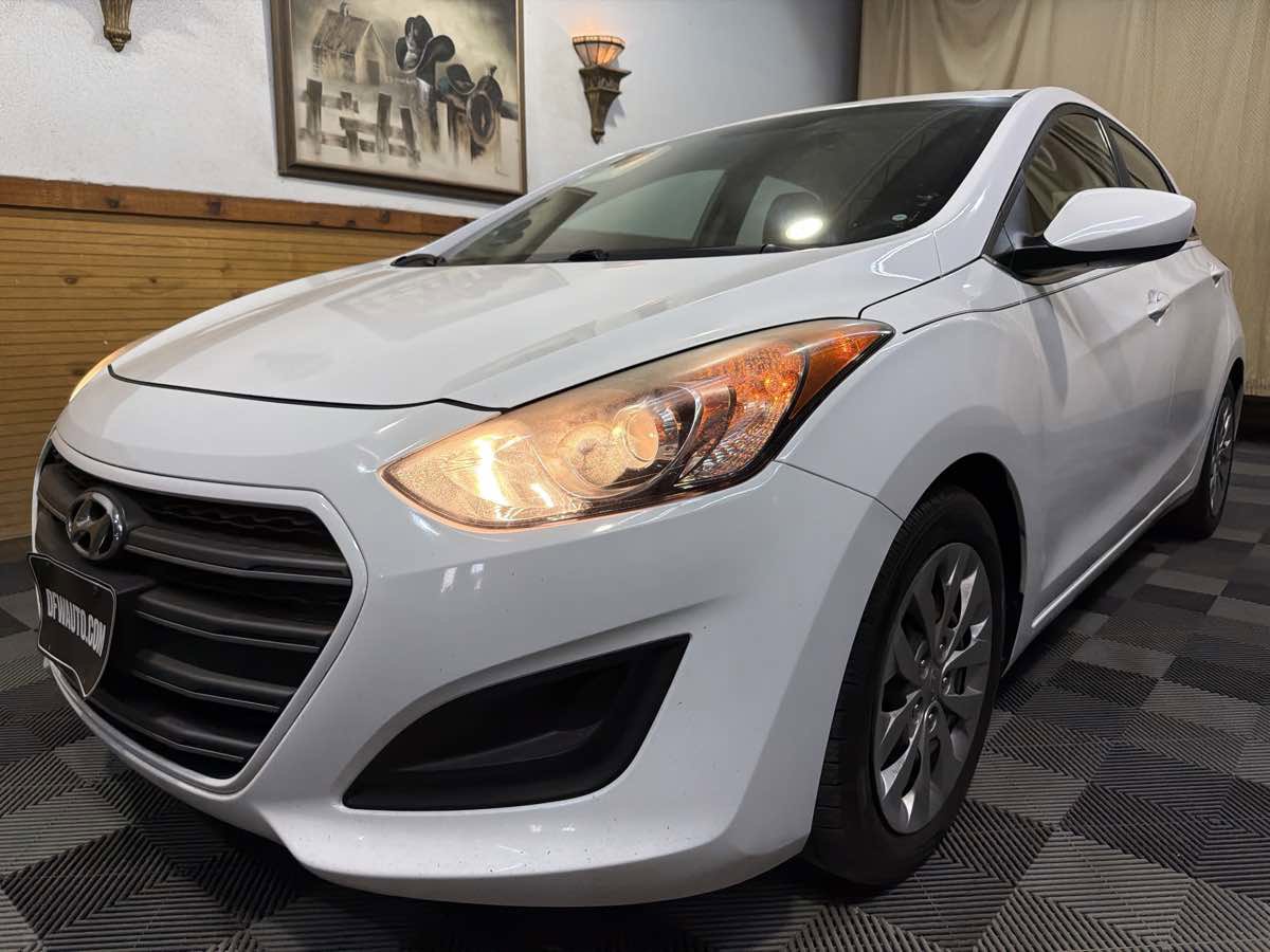 Used 2017 Hyundai Elantra GT image 5