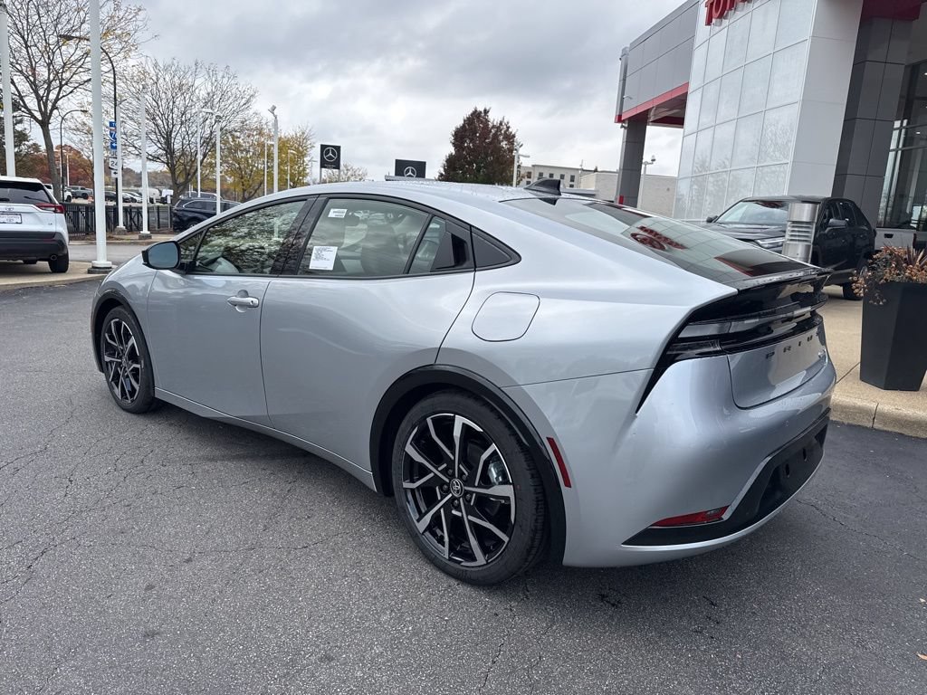 New 2026 Toyota Prius Plug-In Hybrid FWD image 3