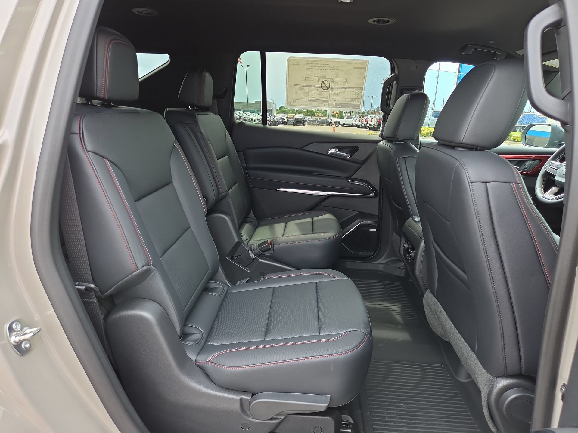 New 2026 Chevrolet Traverse Z71 w/ Enhanced Driving Package AWD/4WD image 16