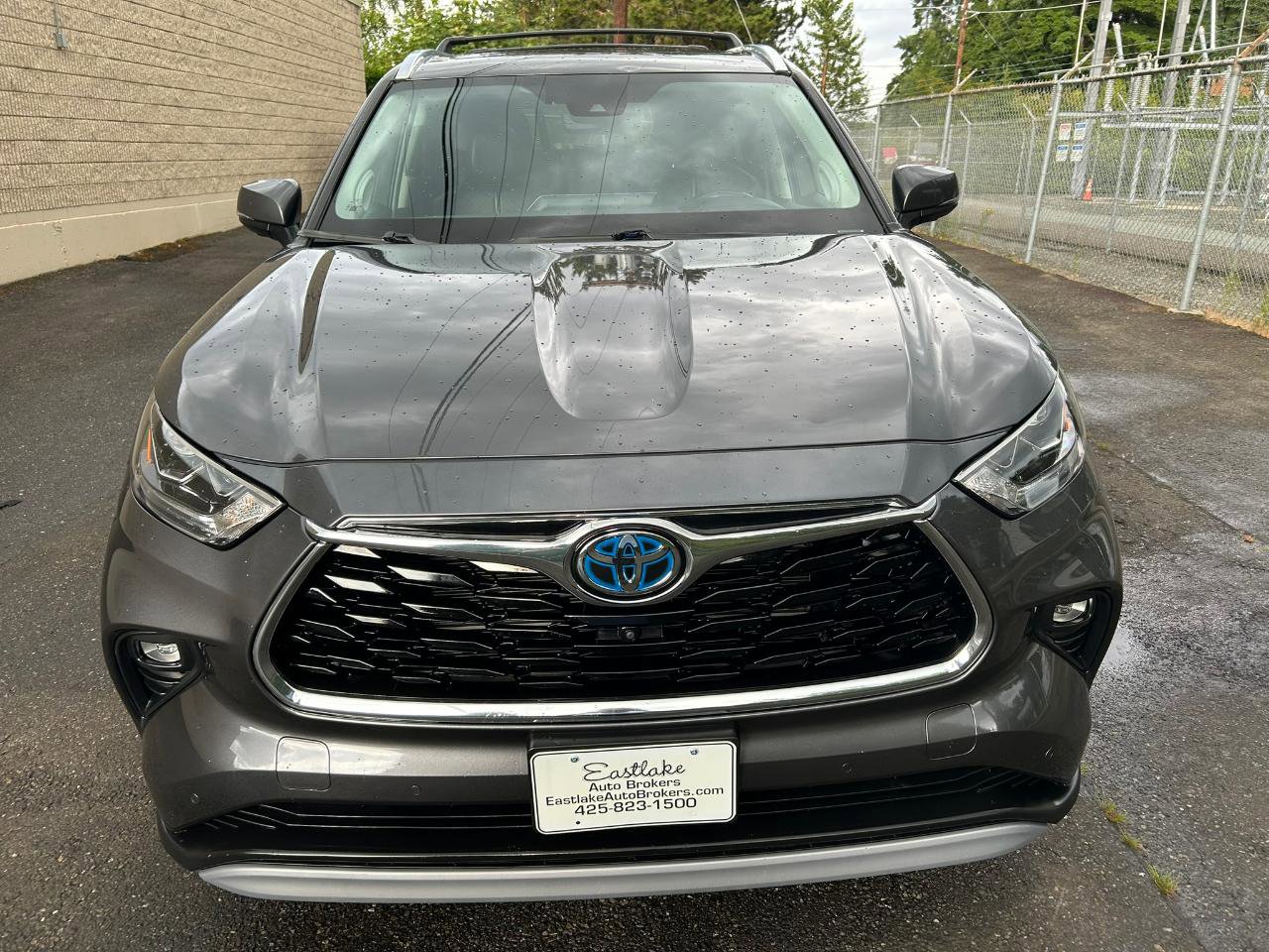 Used 2021 Toyota Highlander Platinum AWD/4WD image 2