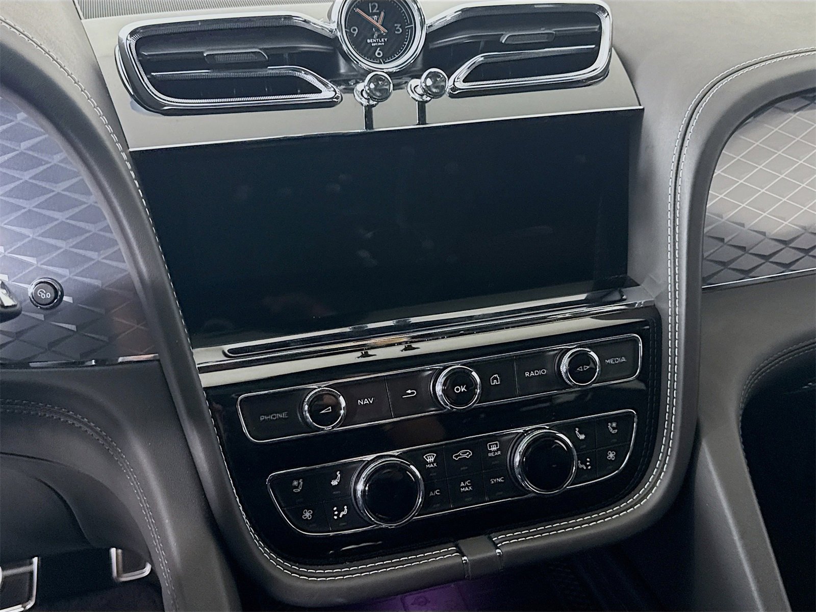 Used 2022 Bentley Bentayga image 15