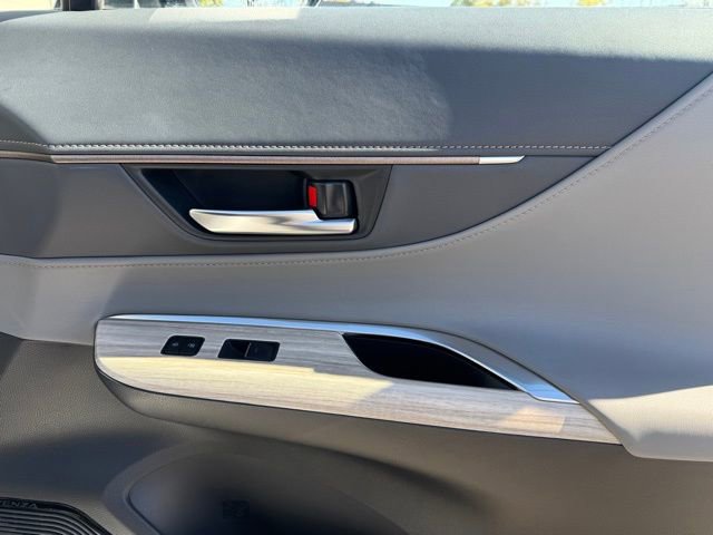 Used 2024 Toyota Venza Limited image 21