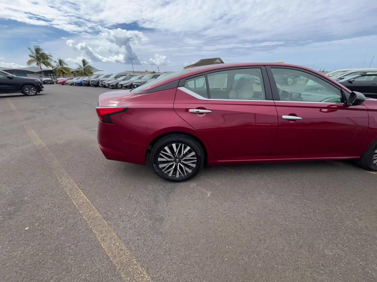 Used 2025 Nissan Altima 2.5 SV FWD image 16