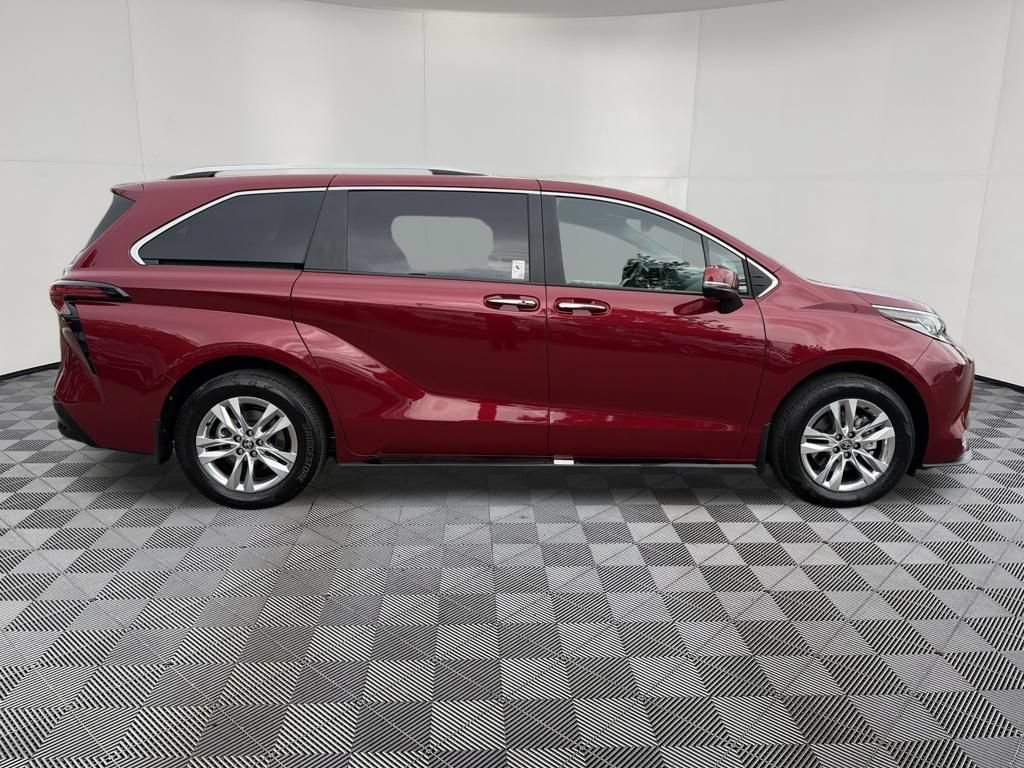 Used 2026 Toyota Sienna Limited FWD image 8