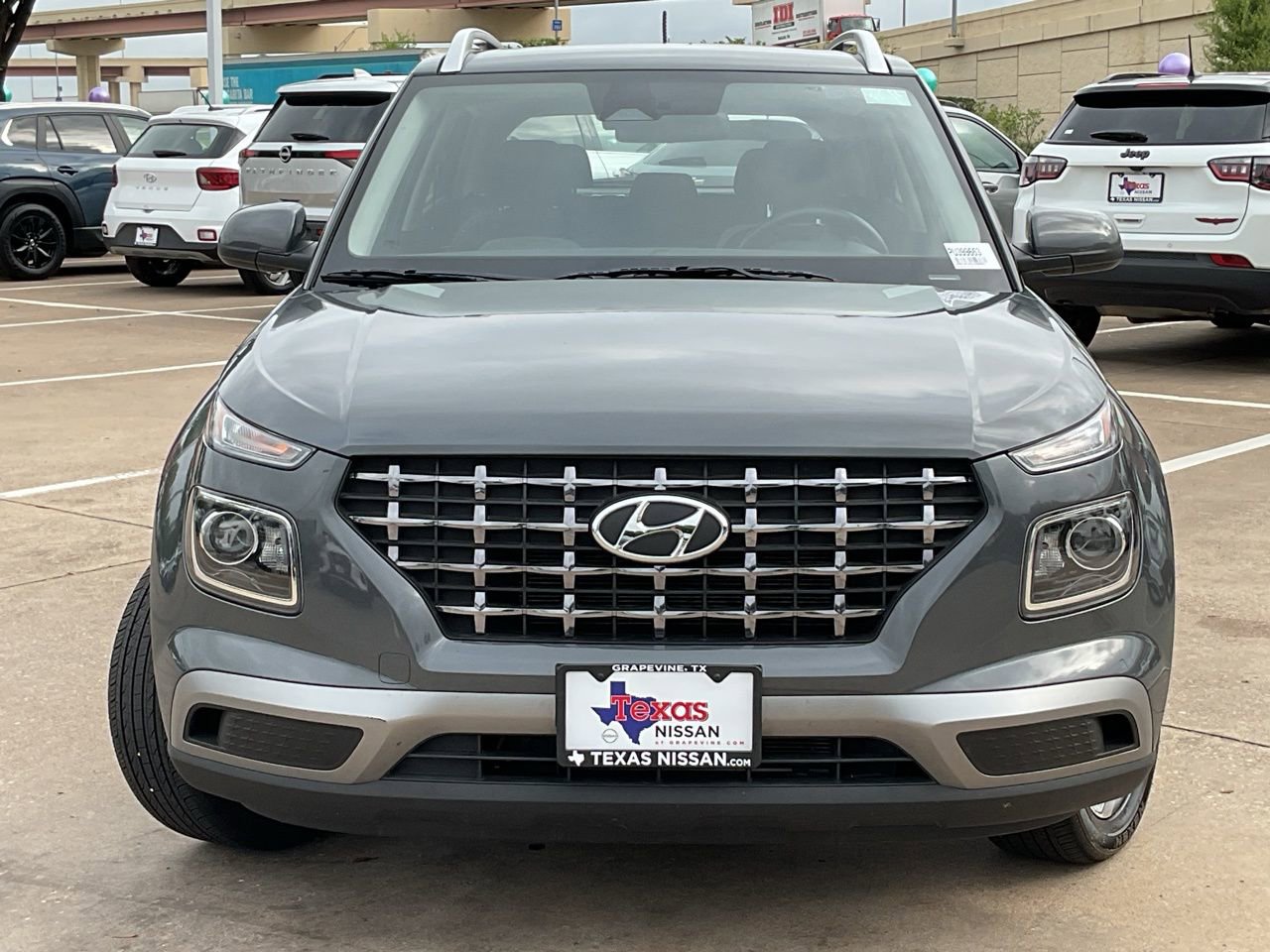 Used 2025 Hyundai Venue SEL image 3