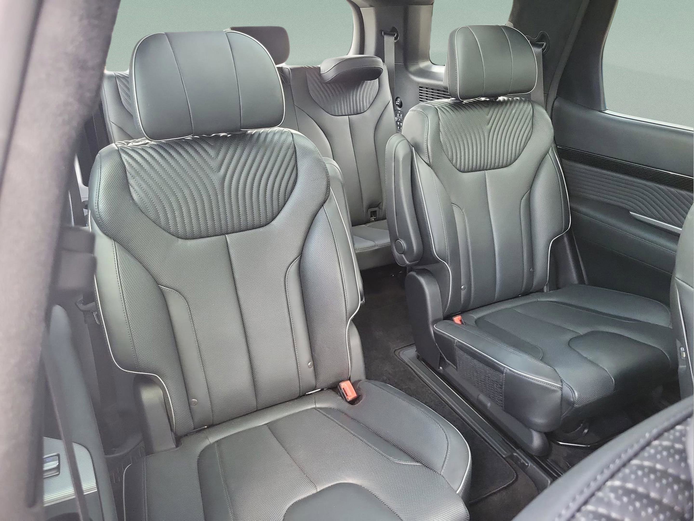 Used 2024 Hyundai Palisade Calligraphy image 18
