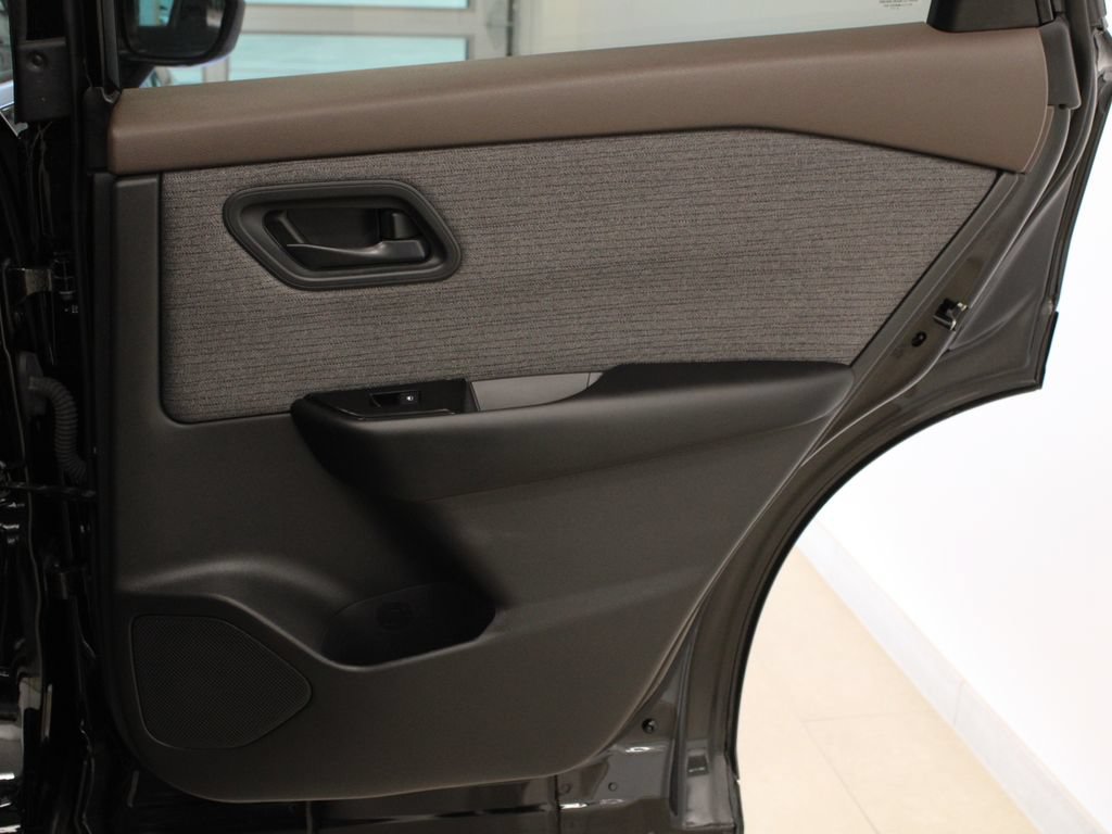 Used 2023 Nissan Rogue S FWD image 29
