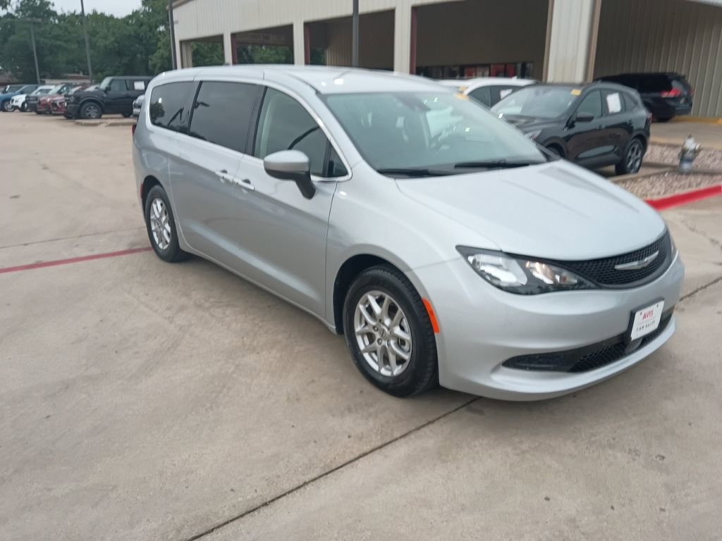 Used 2023 Chrysler Voyager LX FWD image 6