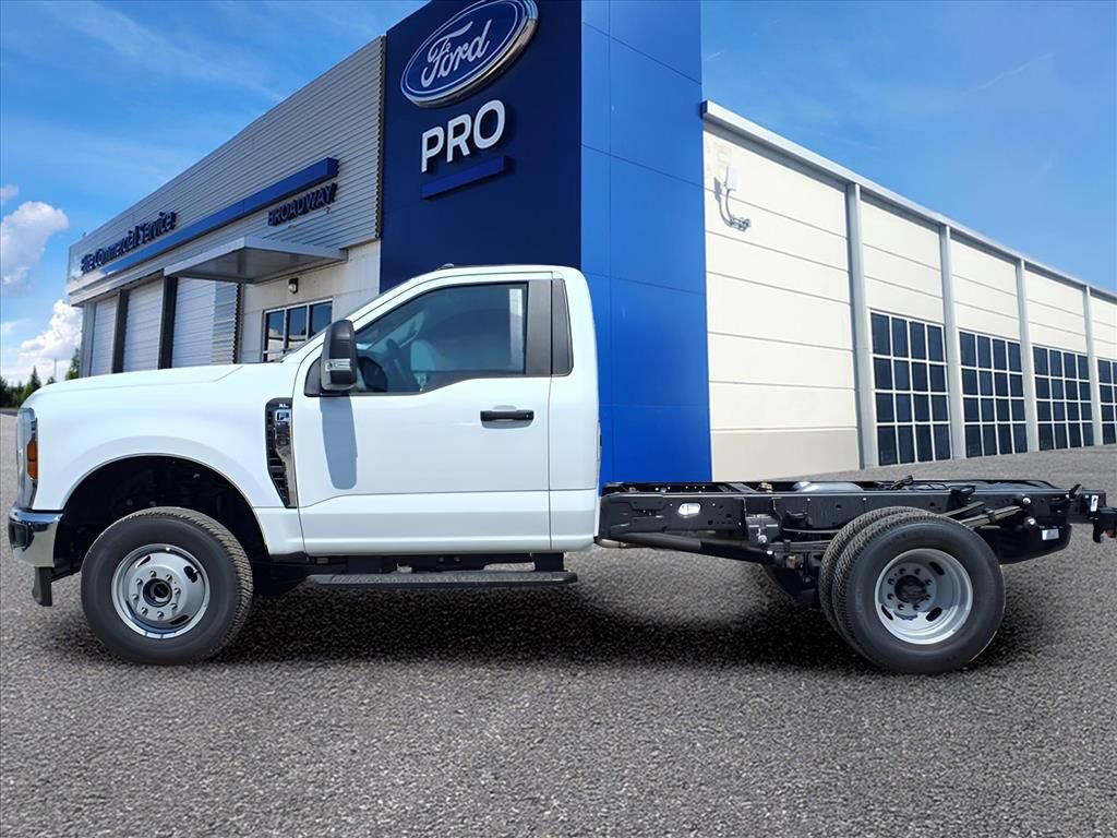 New 2025 Ford F350 XL w/ XL Chrome Package image 19