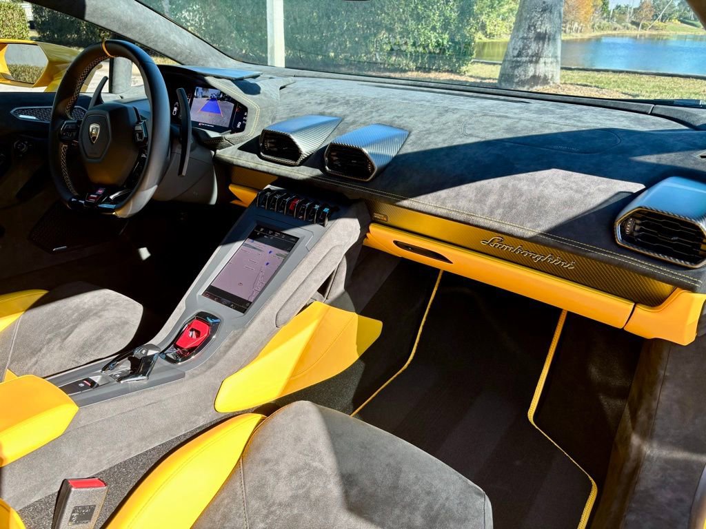 Used 2023 Lamborghini Huracan Tecnica image 20
