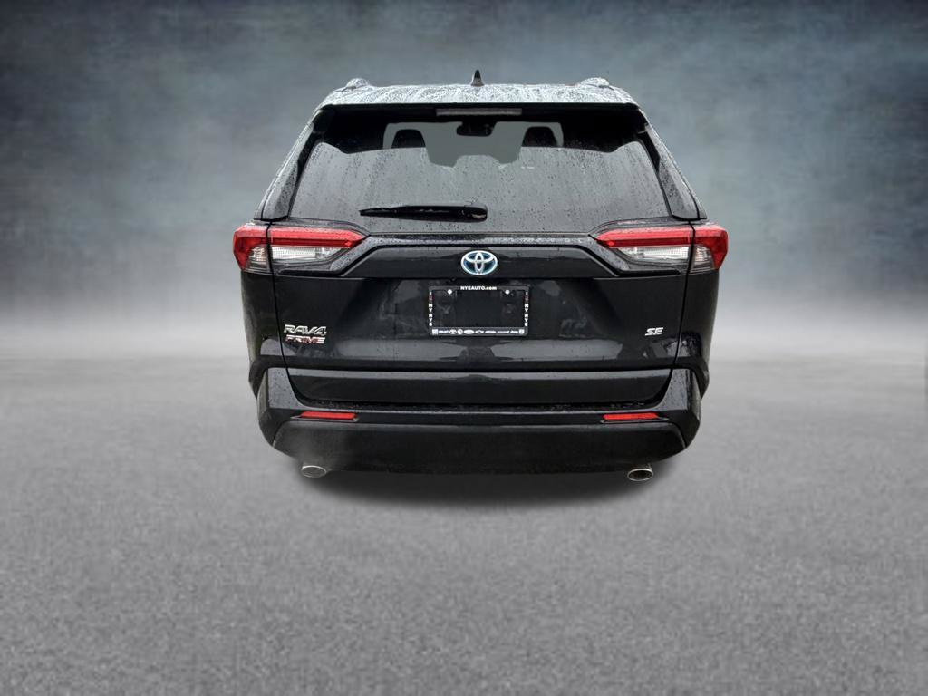 Used 2023 Toyota RAV4 SE w/ Weather & Moonroof Package AWD/4WD image 4