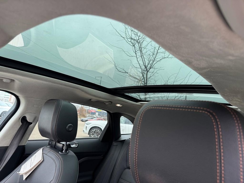 Used 2019 Jaguar F-PACE Prestige image 7