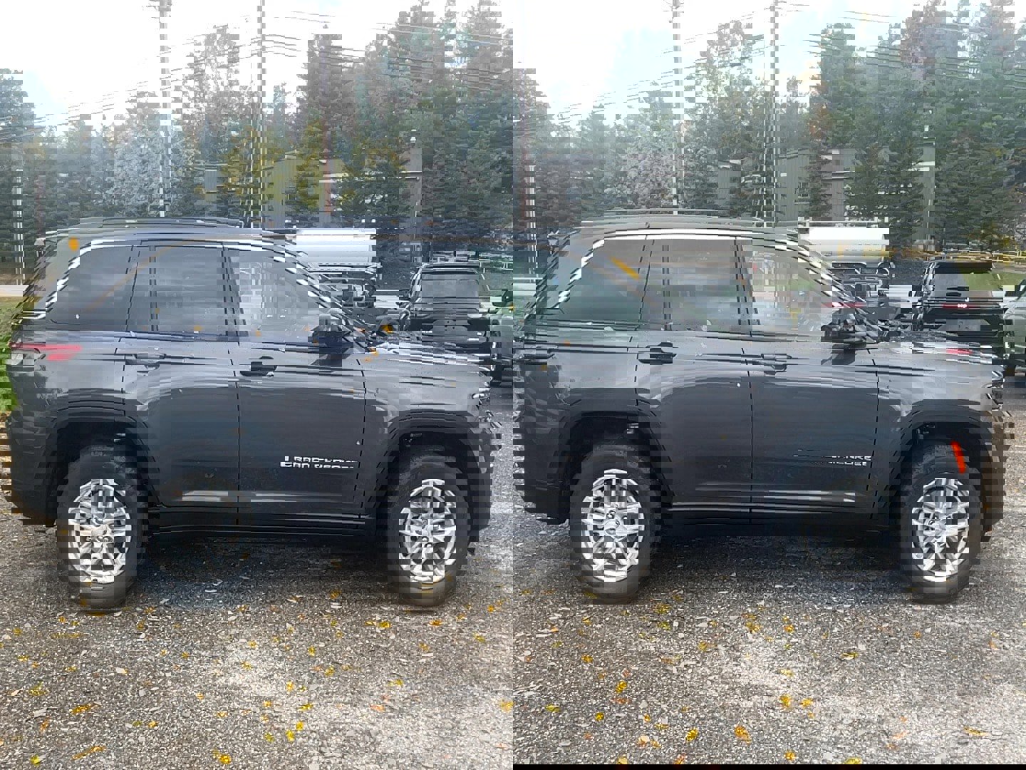 New 2025 Jeep Grand Cherokee Laredo X image 3