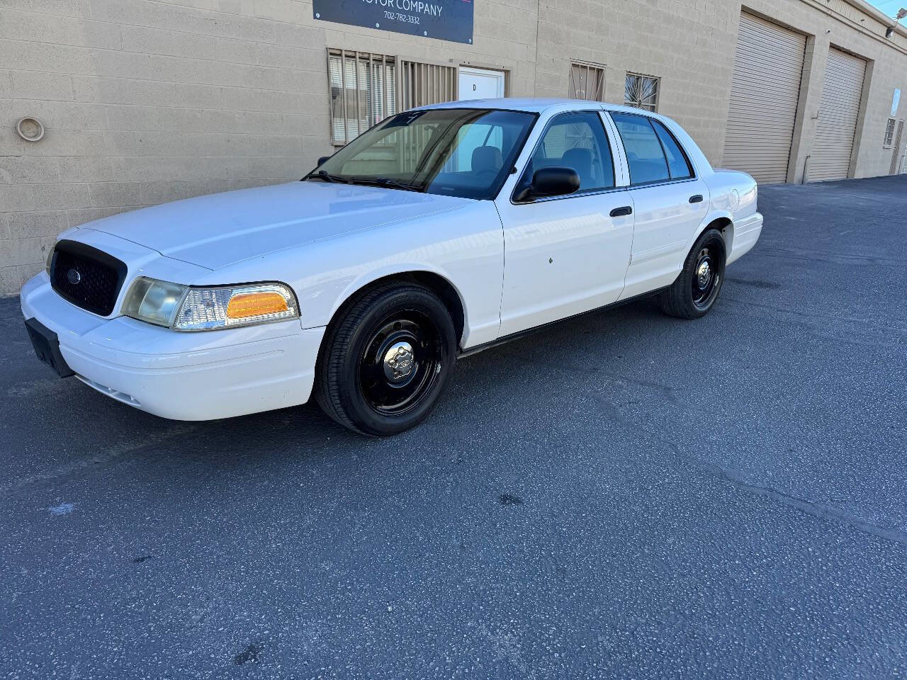 Used 2006 Ford Crown Victoria Police Interceptor image 3