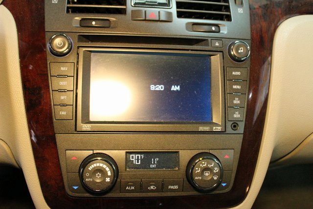 Used 2010 Cadillac DTS Premium image 23