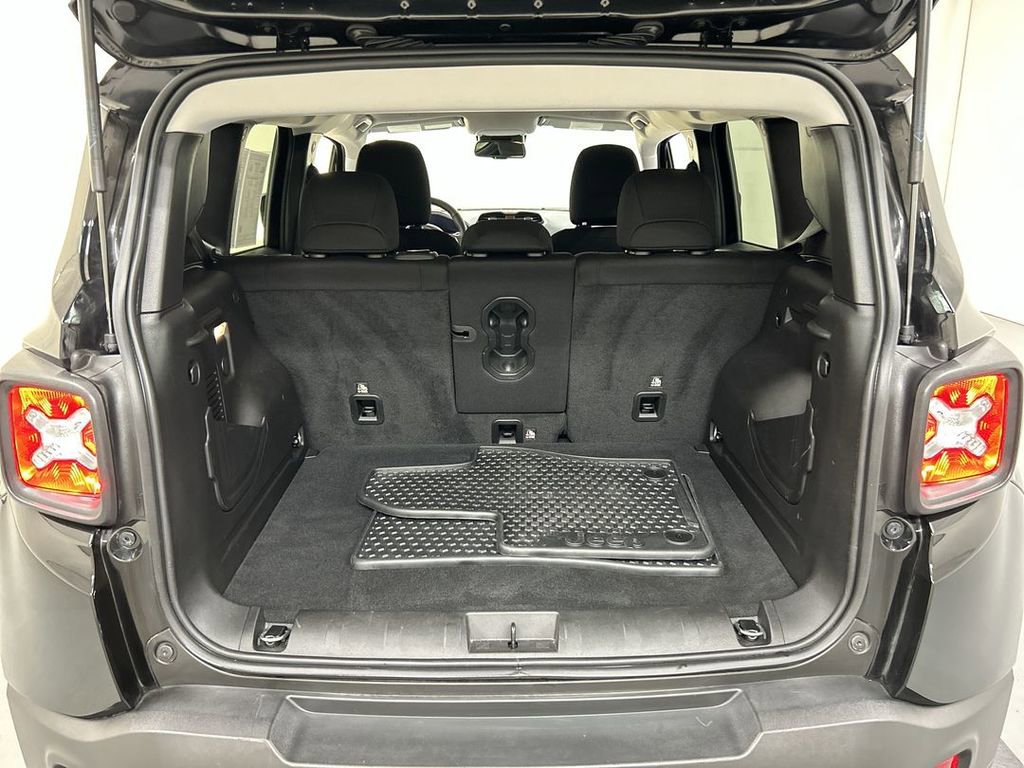 Certified 2022 Jeep Renegade Latitude w/ Convenience Group image 22