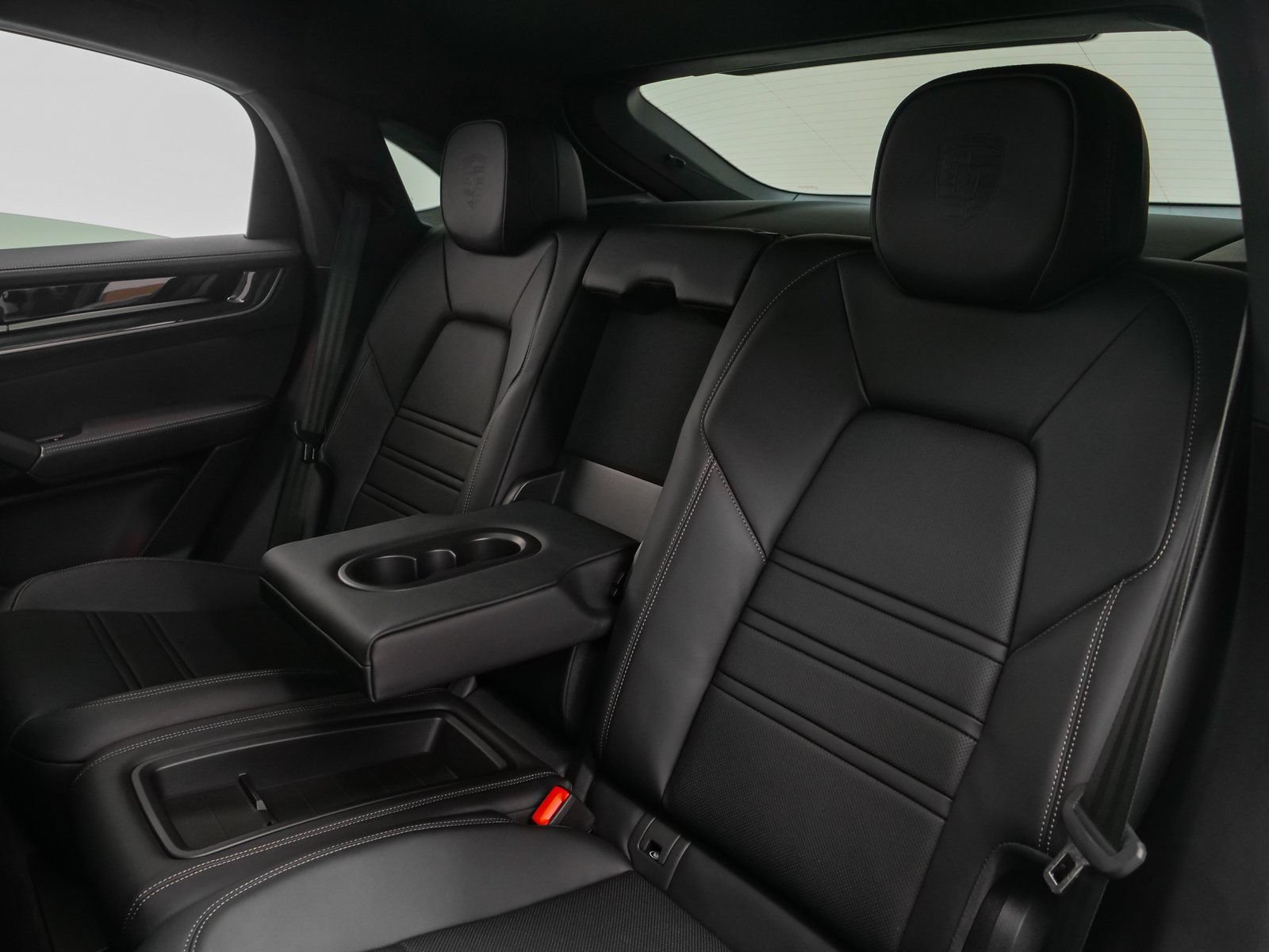 Used 2025 Porsche Cayenne Turbo AWD/4WD image 54