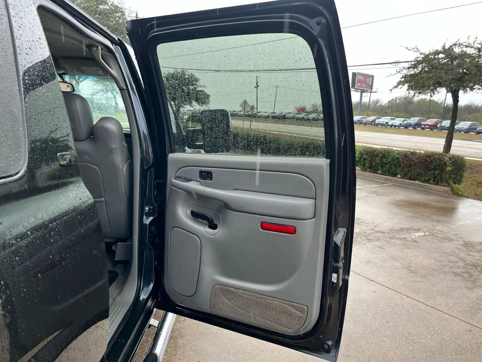 Used 2005 Chevrolet Avalanche Z66 w/ Preferred Equipment Group RWD image 19