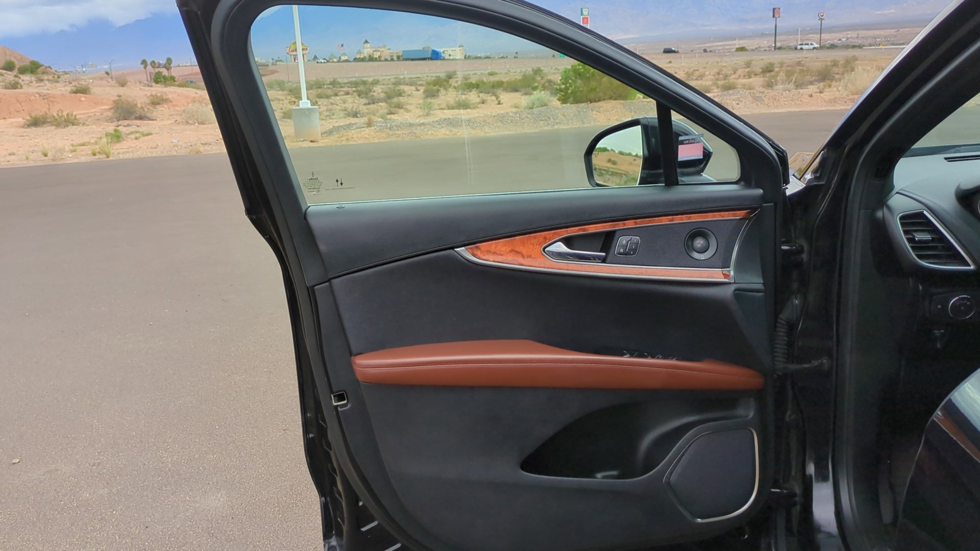 Used 2020 Lincoln Nautilus Reserve image 12