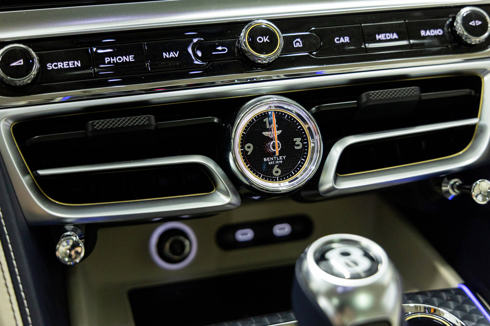 Certified 2025 Bentley Flying Spur Plug-In Hybrid AWD/4WD image 32