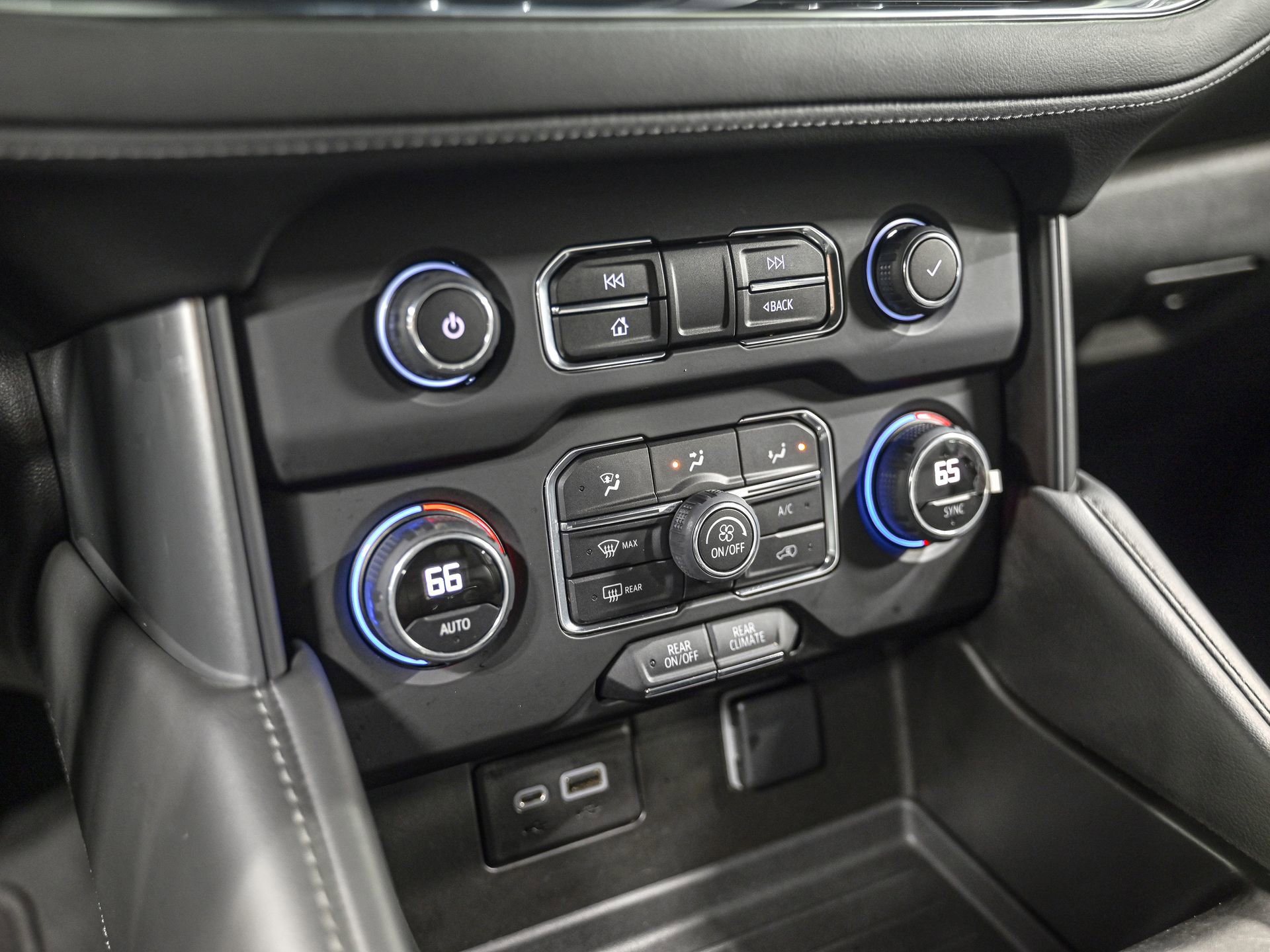 Used 2023 Chevrolet Suburban LS AWD/4WD image 23