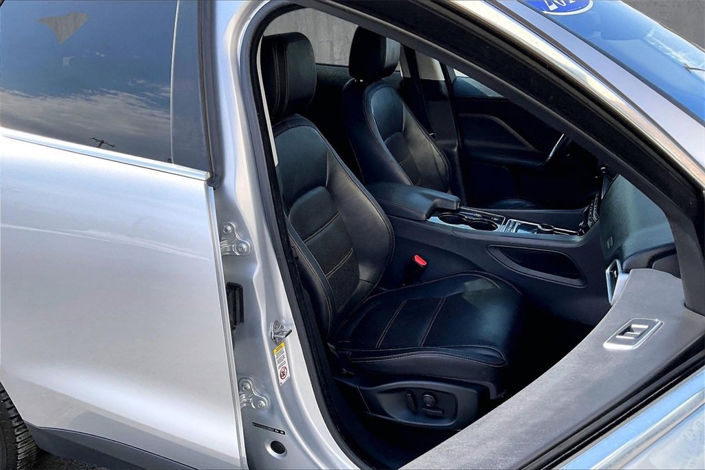 Used 2017 Jaguar F-PACE Prestige image 29