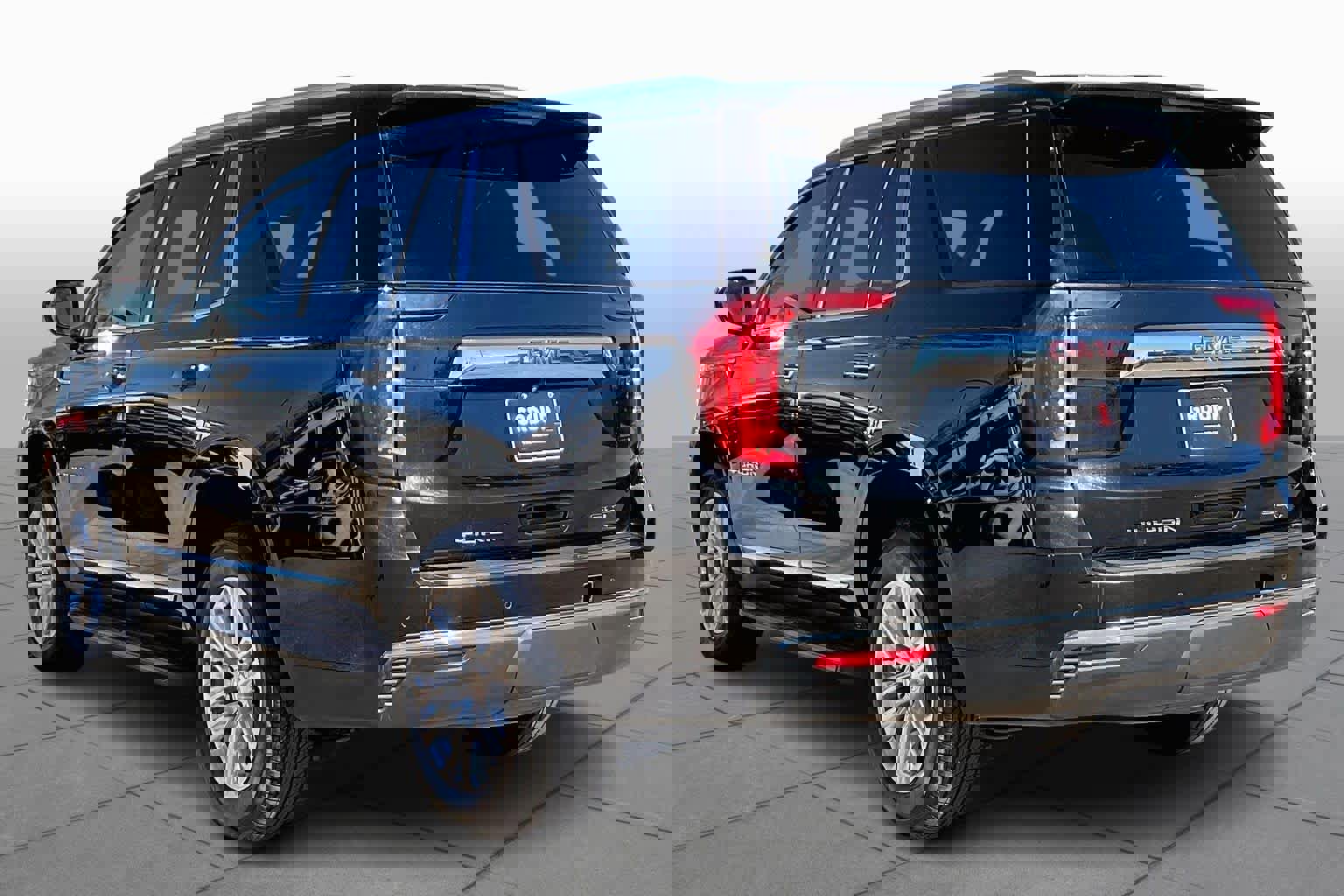 Used 2024 GMC Yukon SLT image 12