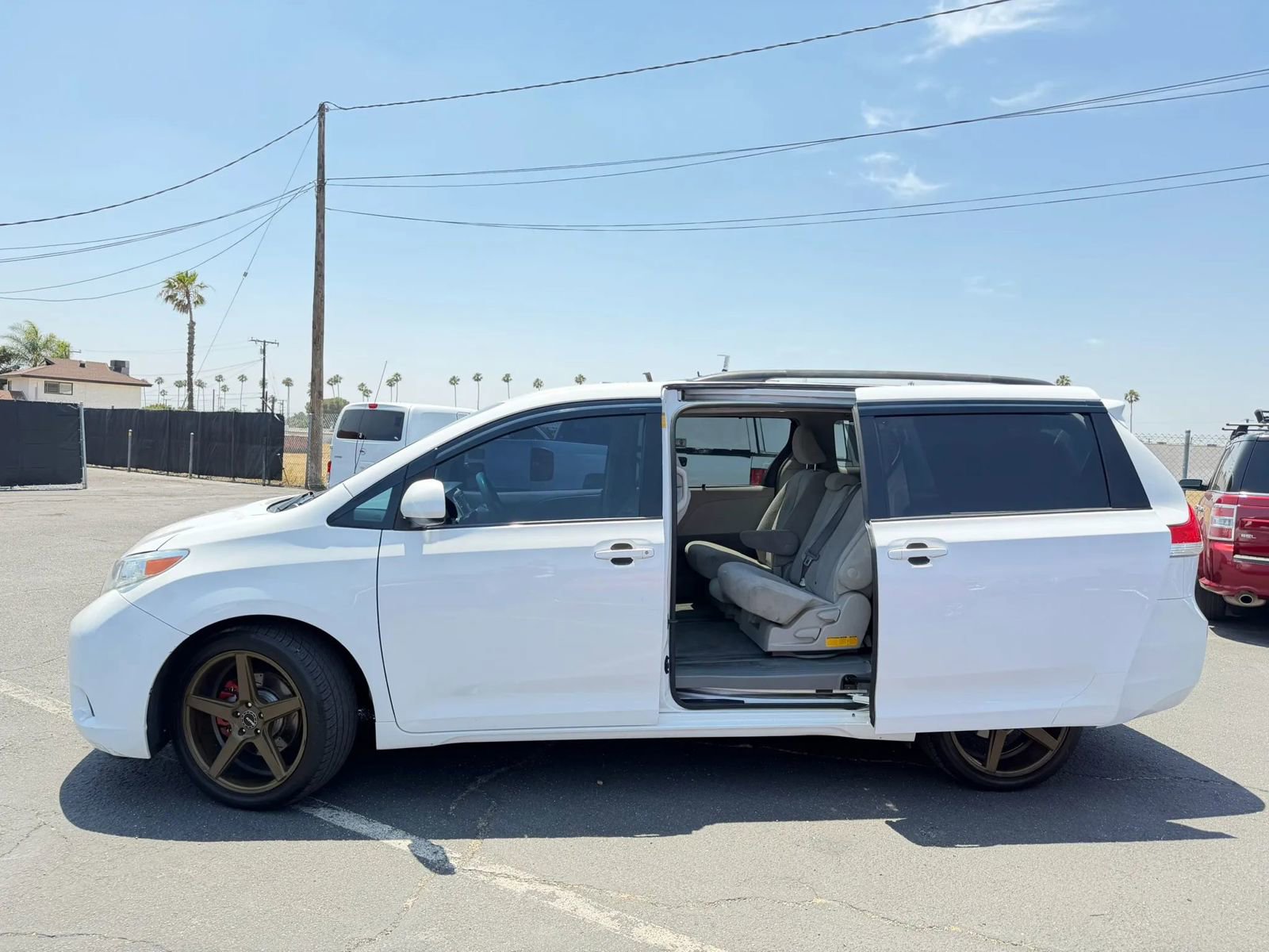 Used 2014 Toyota Sienna LE FWD image 13