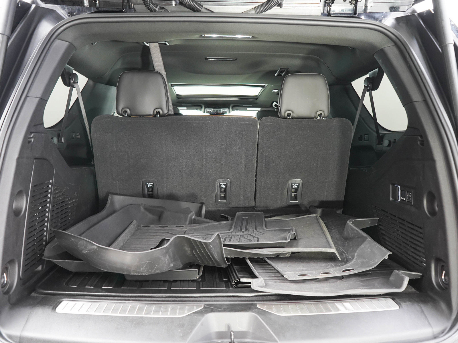 Used 2025 GMC Yukon XL Denali Ultimate AWD/4WD image 9
