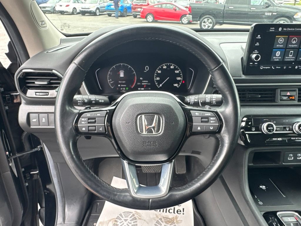 Certified 2025 Honda Pilot Touring image 15