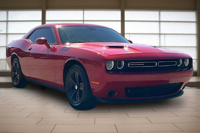 Used 2015 Dodge Challenger SXT RWD image 11