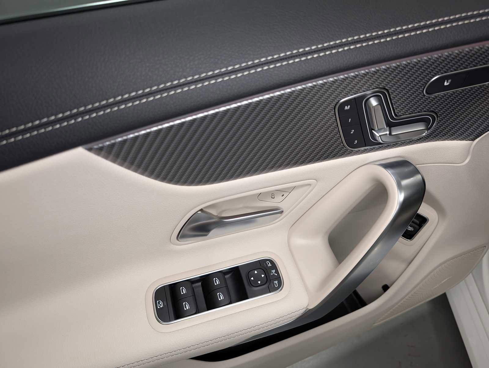 Certified 2025 Mercedes-Benz CLA 250 4MATIC image 35