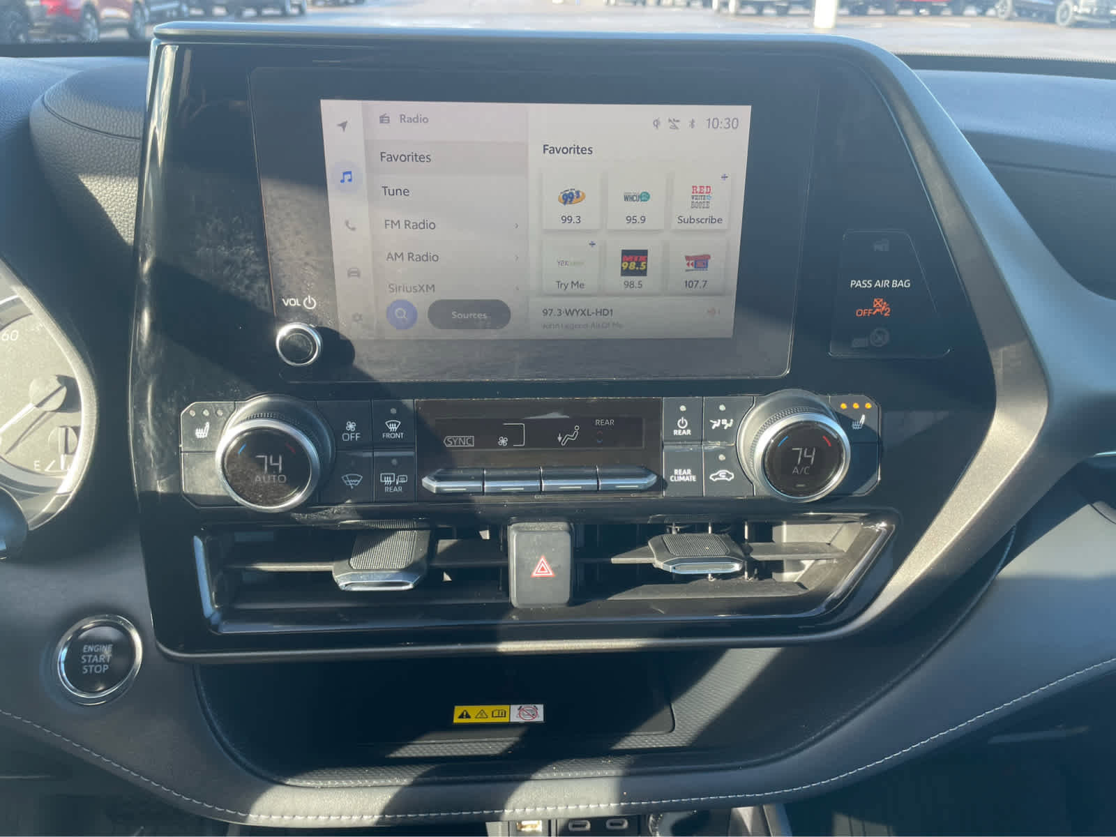 Used 2023 Toyota Highlander XLE image 22