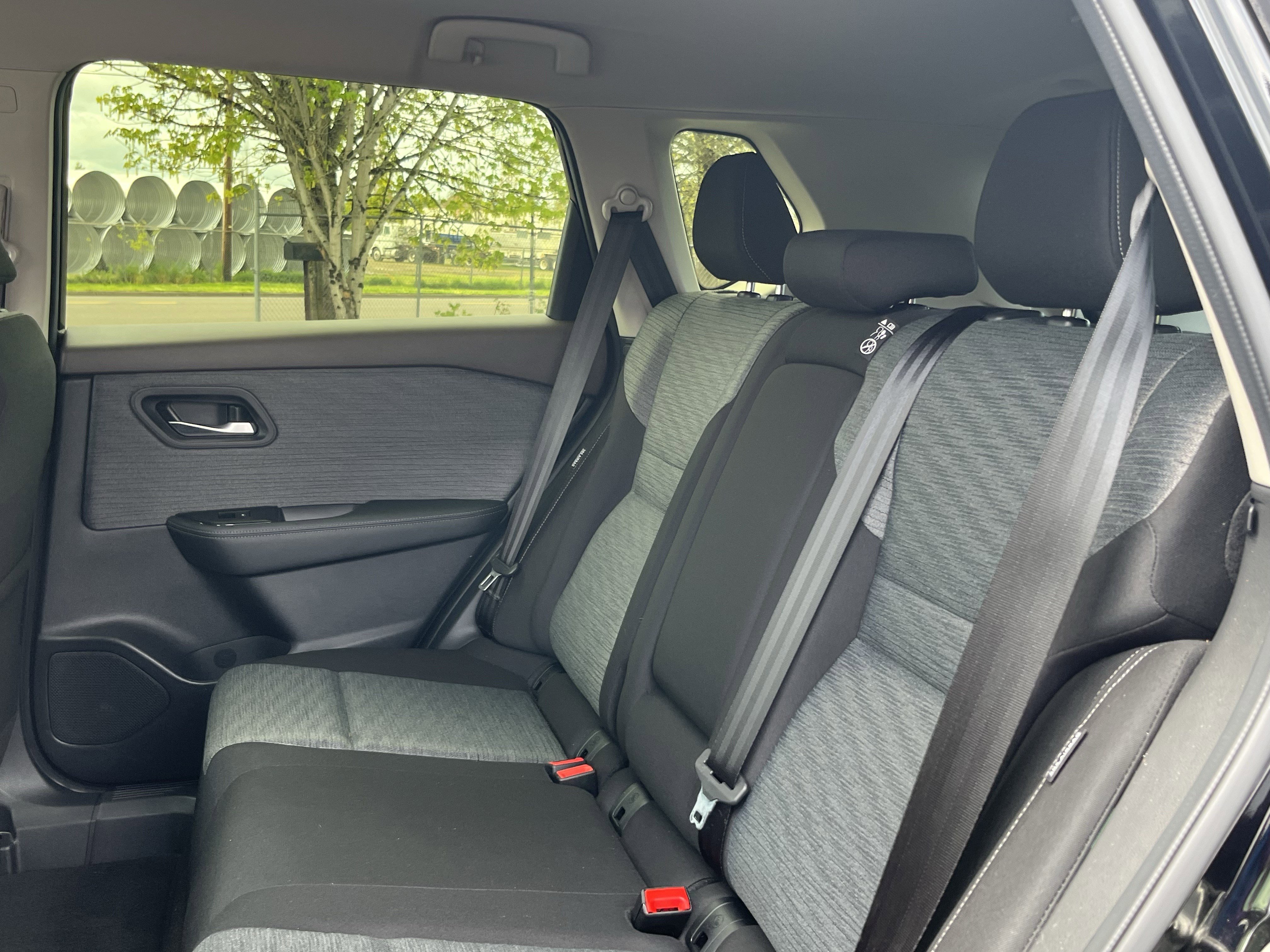 Used 2023 Nissan Rogue SV image 14