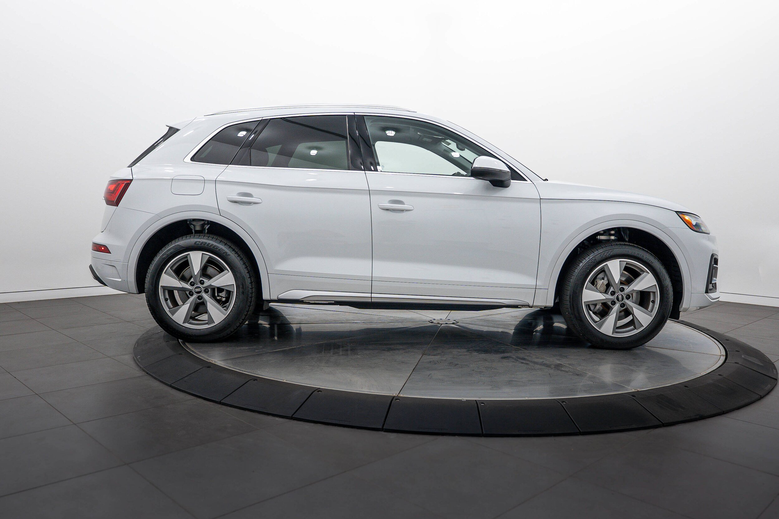 Certified 2024 Audi Q5 2.0T Premium Plus w/ Premium Plus Package AWD/4WD image 3