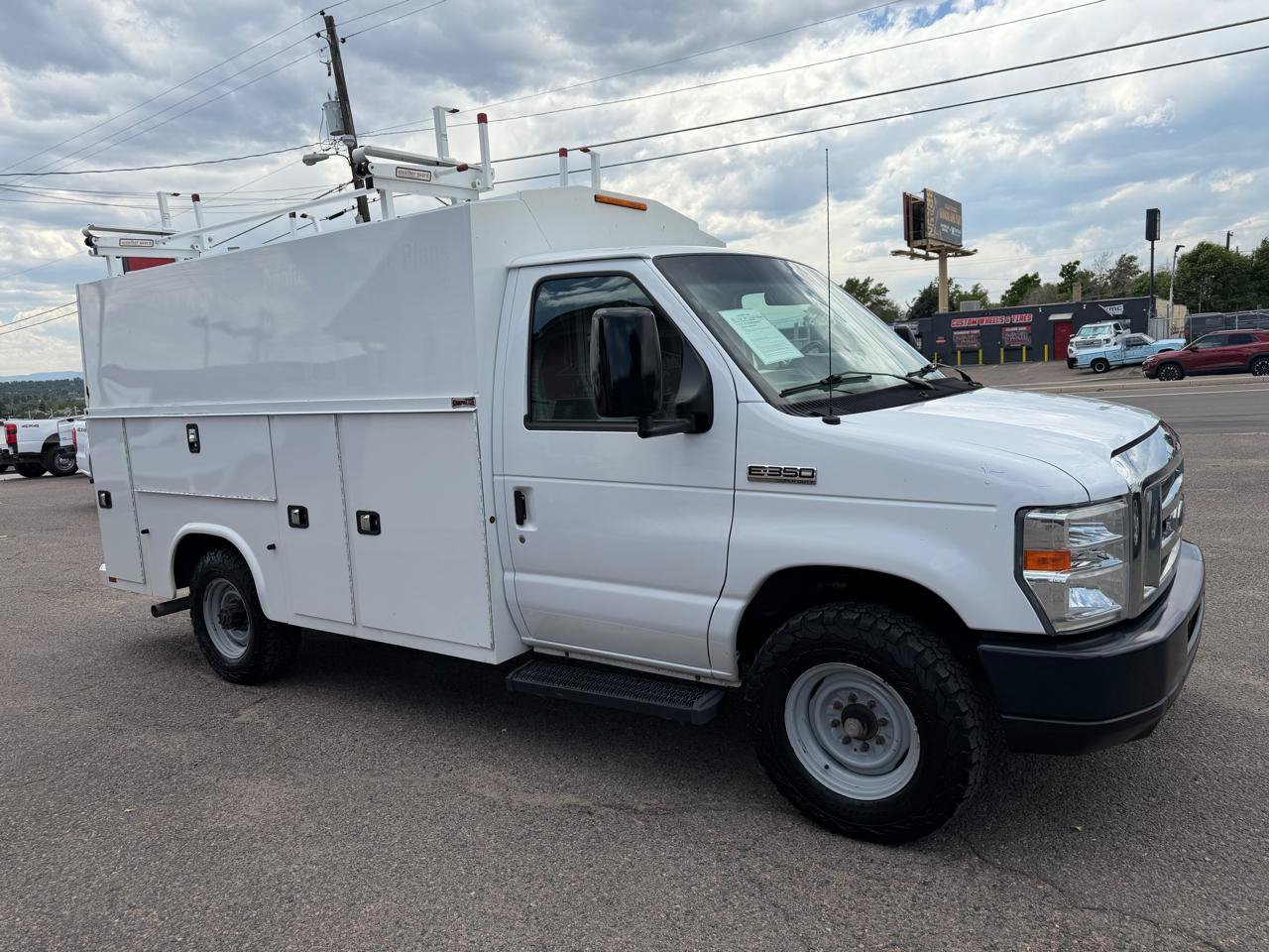 Used 2017 Ford E-350 and Econoline 350 Super Duty RWD image 2