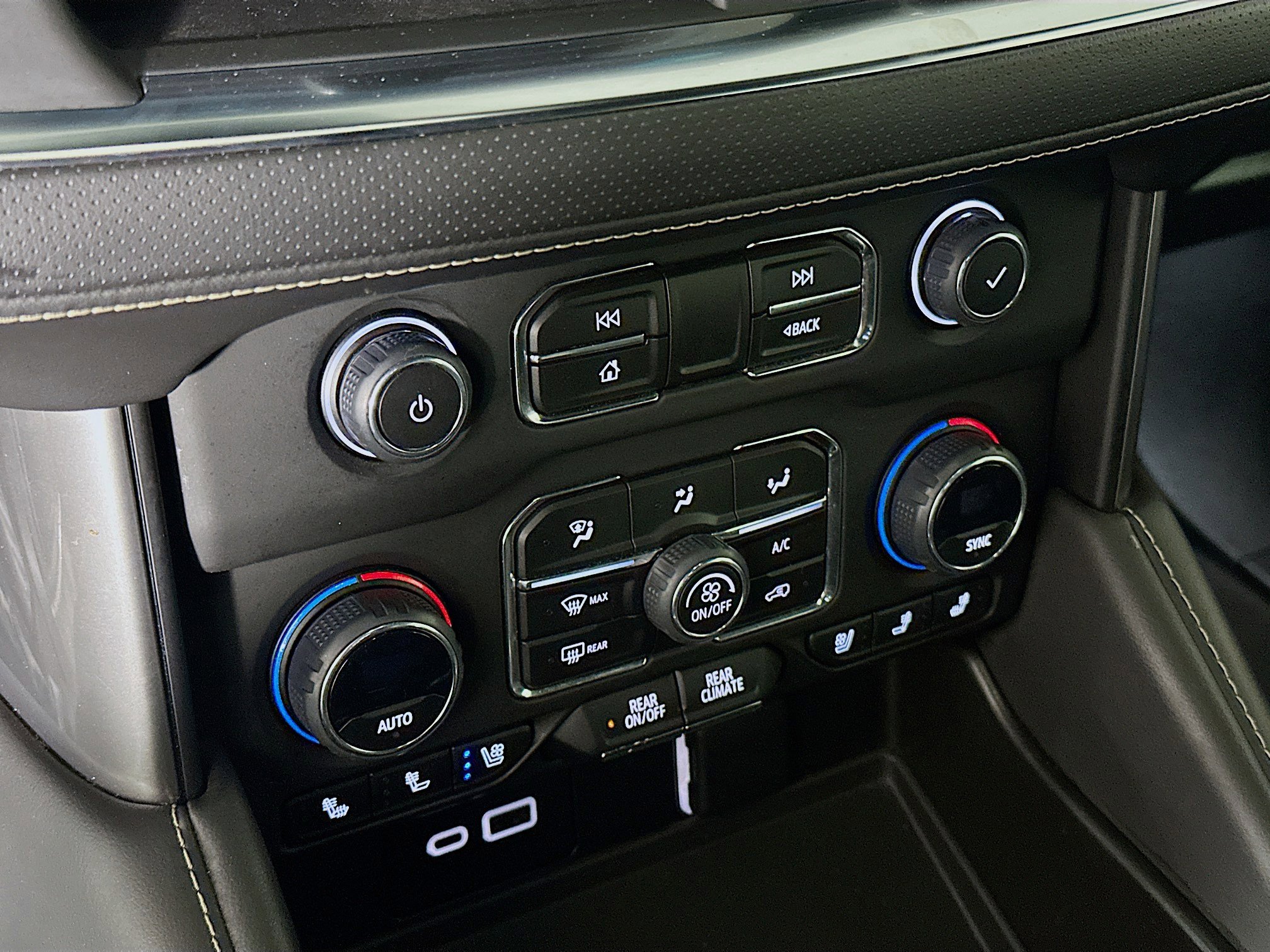 Used 2023 Chevrolet Suburban Premier image 23