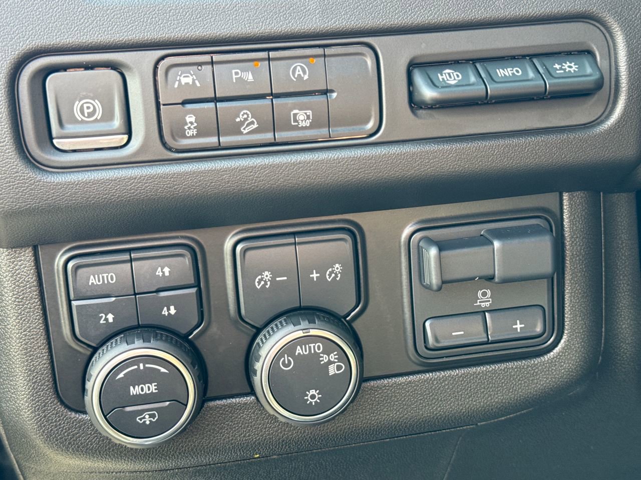 Used 2024 Chevrolet Tahoe High Country AWD/4WD image 20