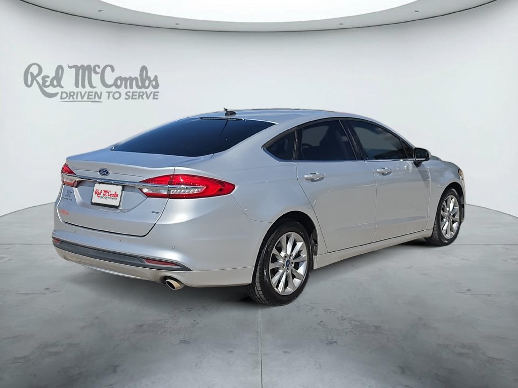 Used 2017 Ford Fusion SE w/ Fusion SE Technology Package FWD image 5