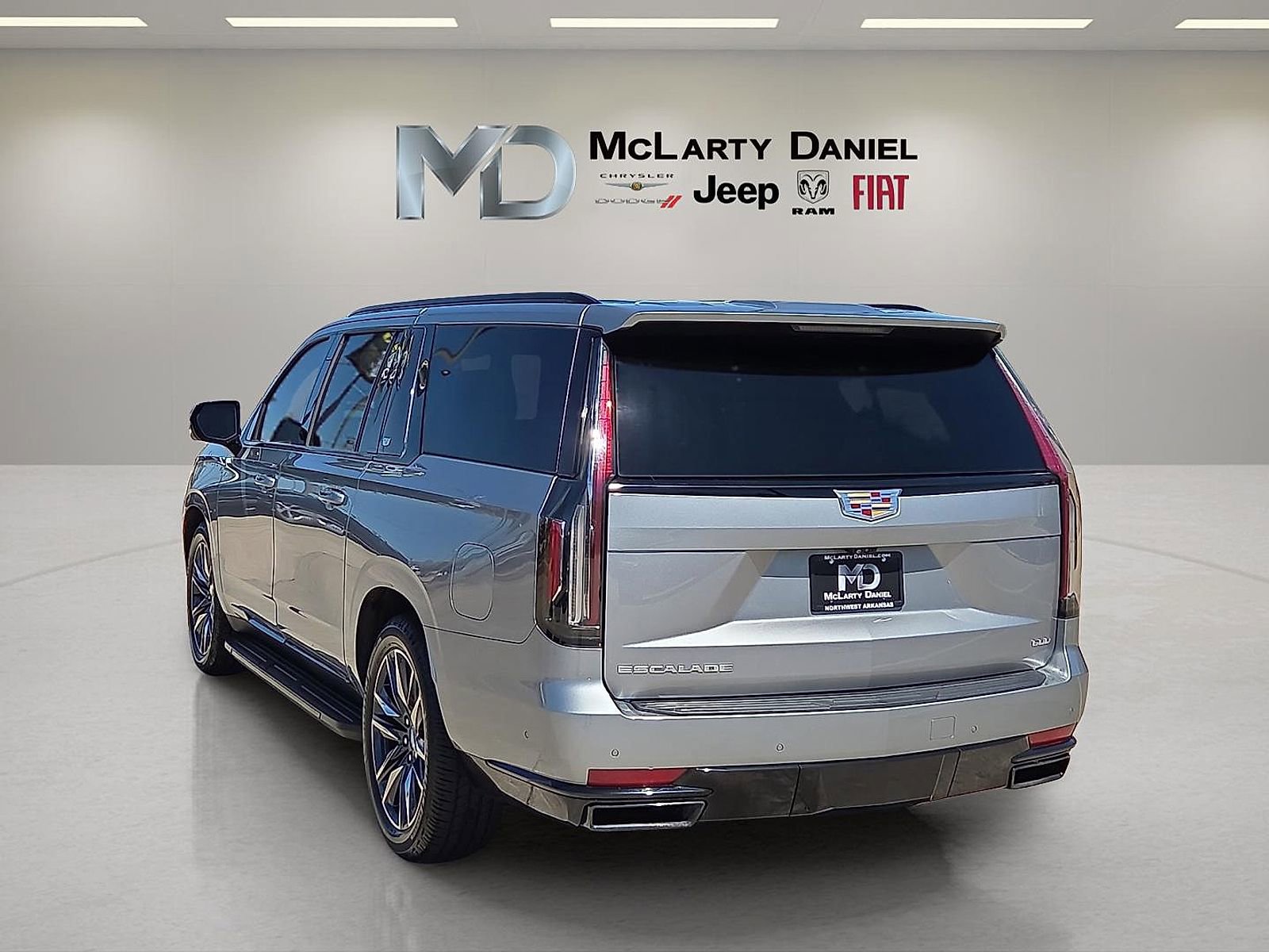 Used 2023 Cadillac Escalade ESV Sport Platinum image 4
