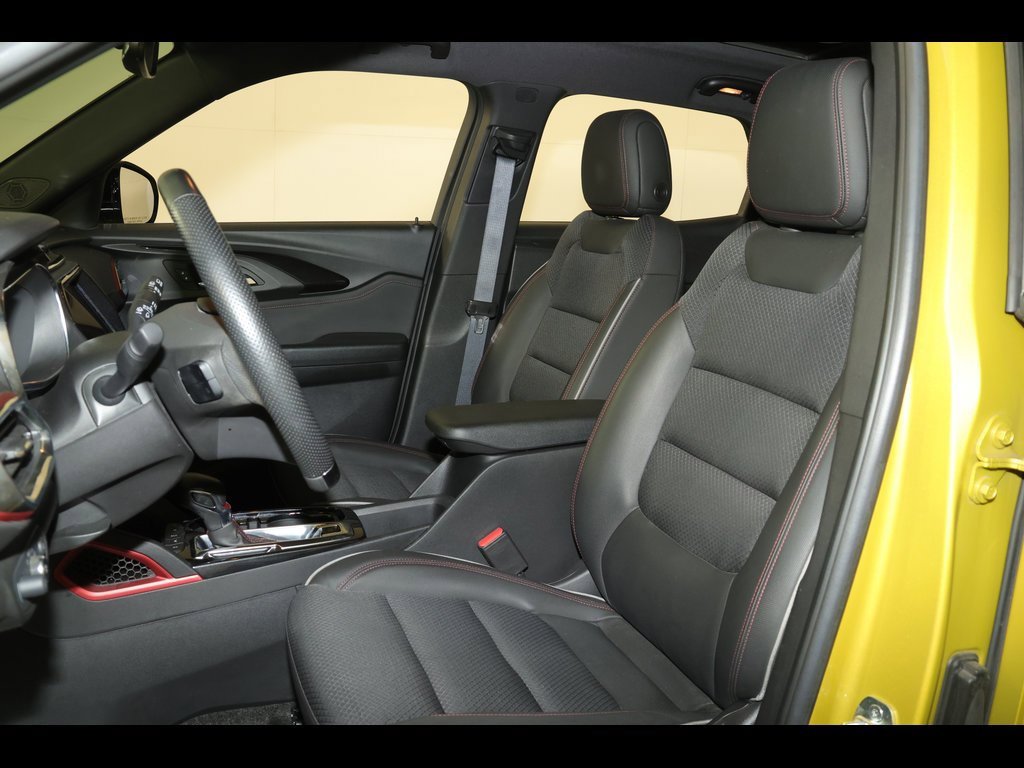 Used 2023 Chevrolet TrailBlazer RS w/ Sun and Liftgate Package image 21