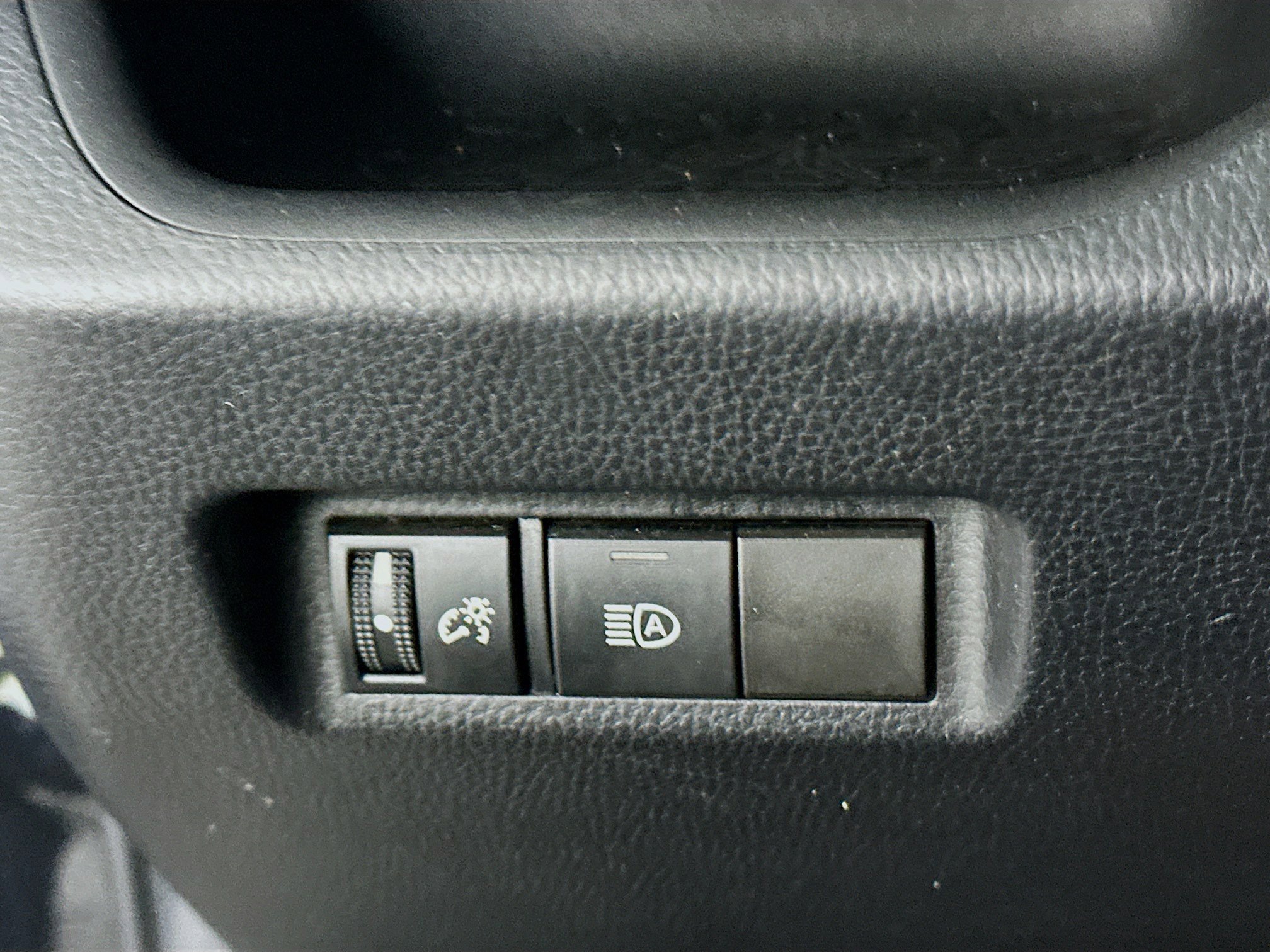 Used 2020 Toyota RAV4 LE FWD image 16