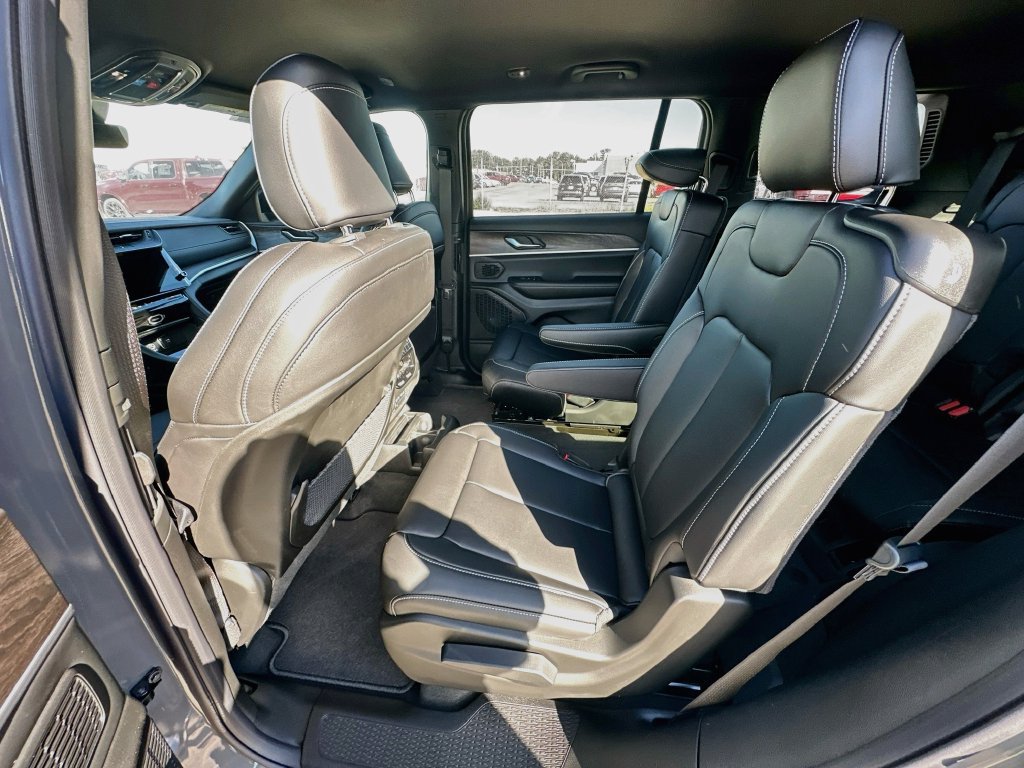 New 2027 Jeep Grand Cherokee L Limited AWD/4WD image 31