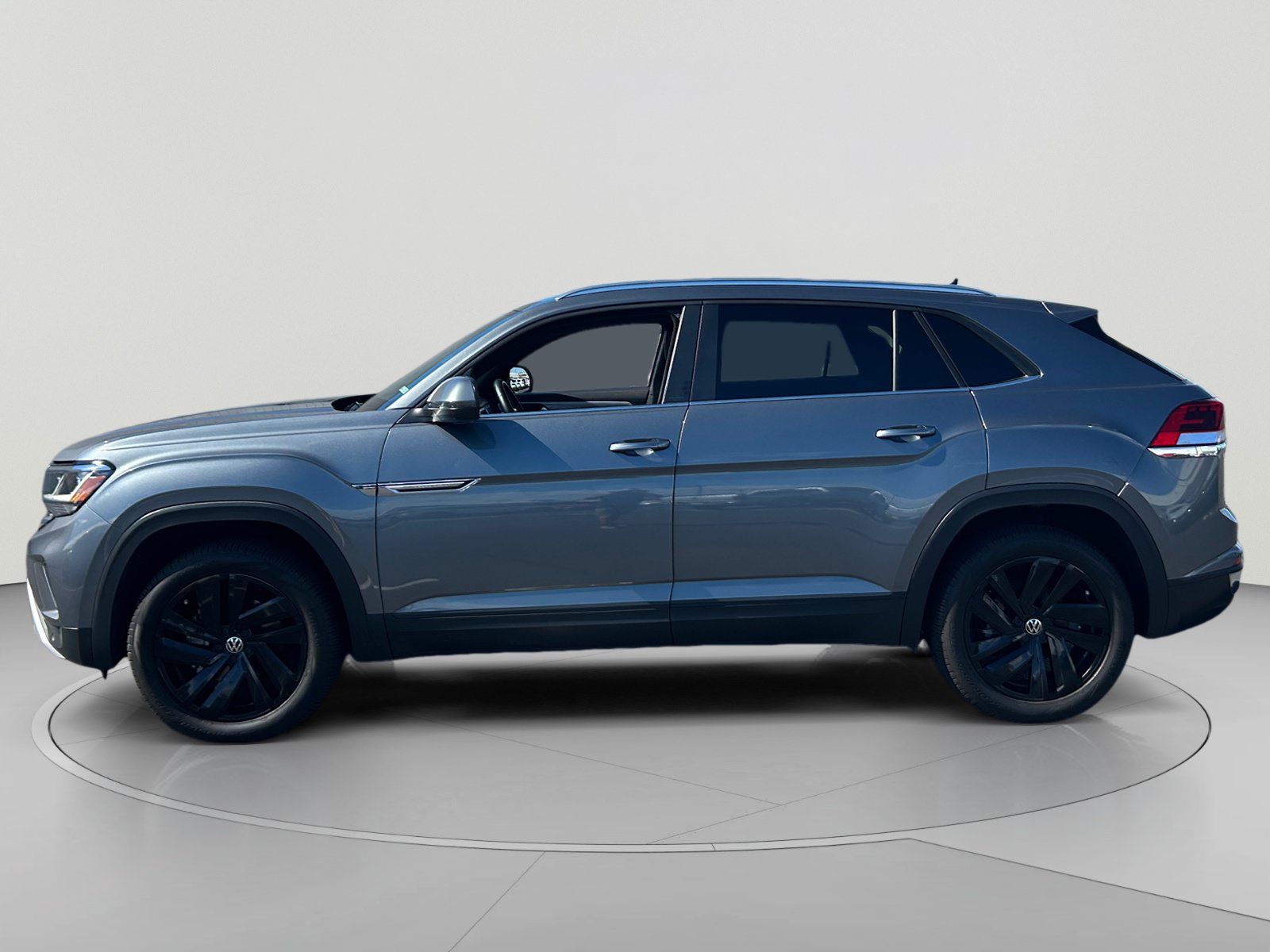 Used 2023 Volkswagen Atlas Cross Sport SE FWD image 2
