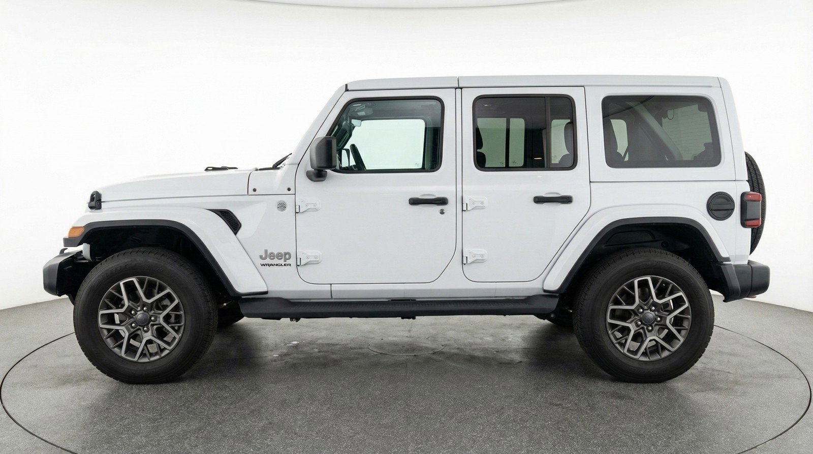 Used 2025 Jeep Wrangler Sahara image 5