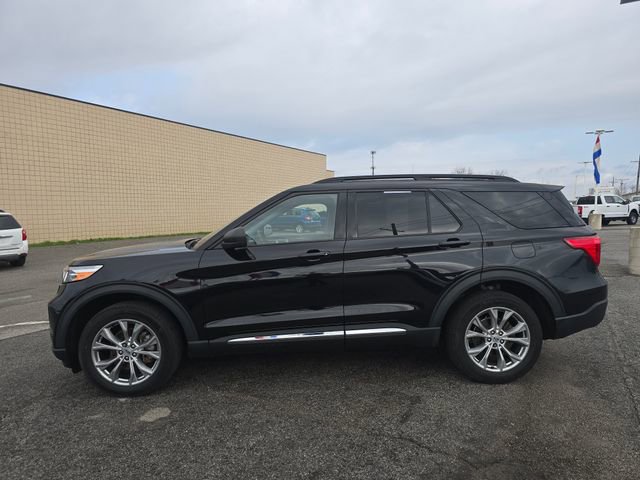 Used 2023 Ford Explorer XLT w/ Equipment Group 202A image 8