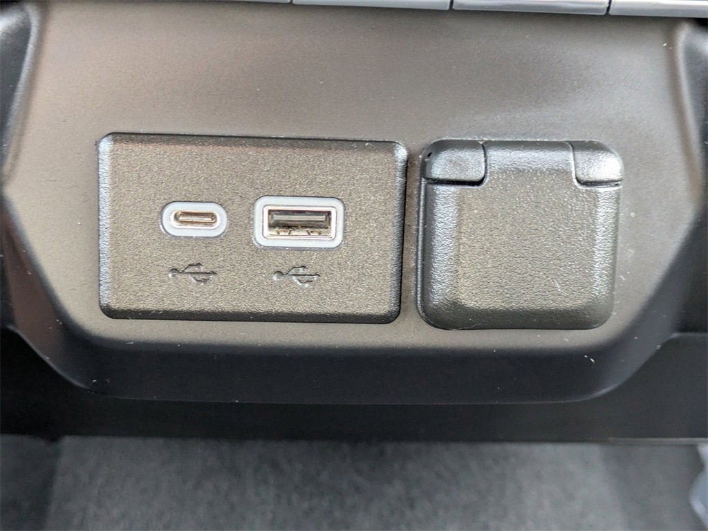 Used 2021 Chevrolet Silverado 1500 LT image 24