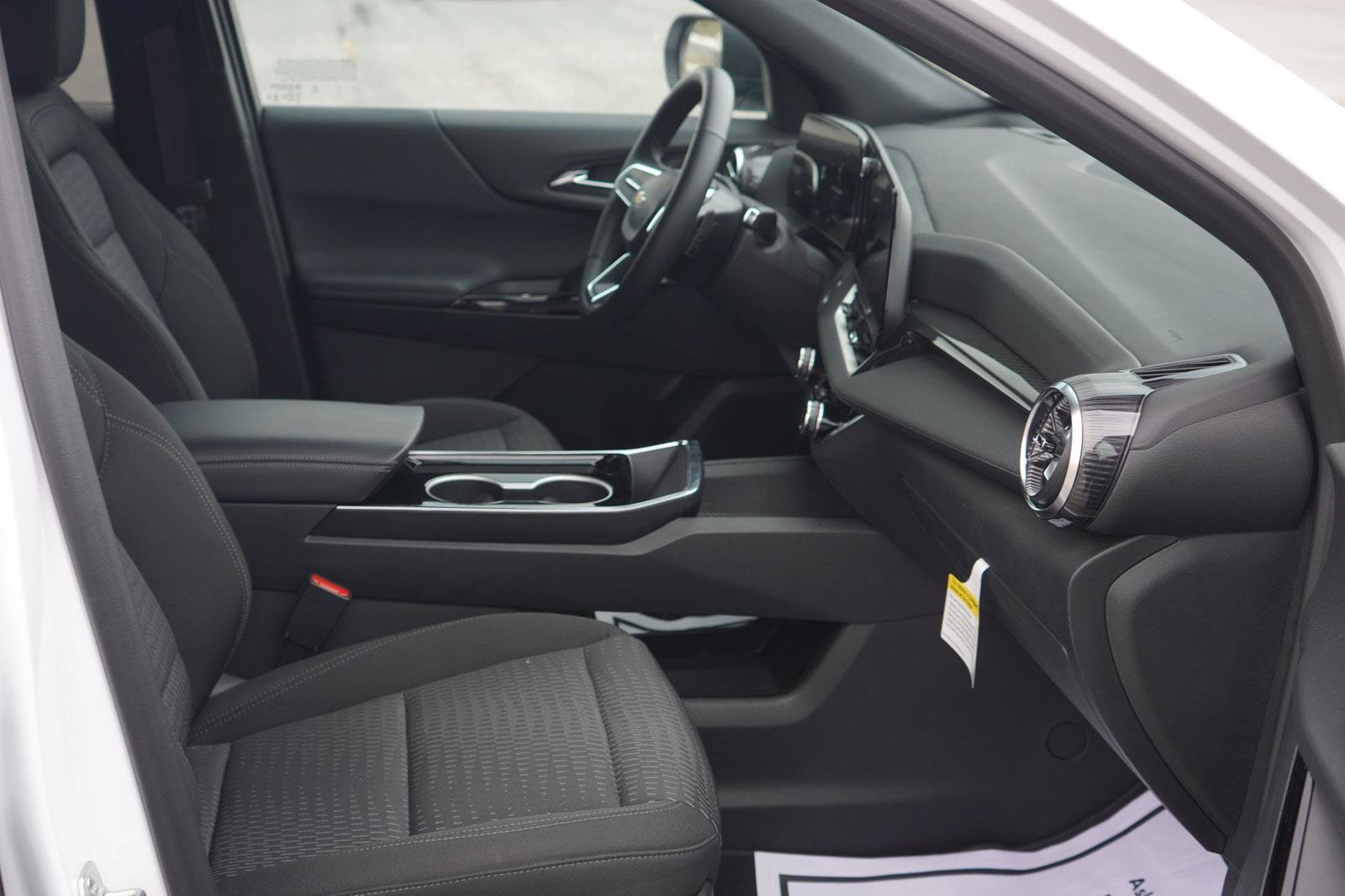 New 2025 Chevrolet Equinox LT w/ Safety and Technology Package image 29