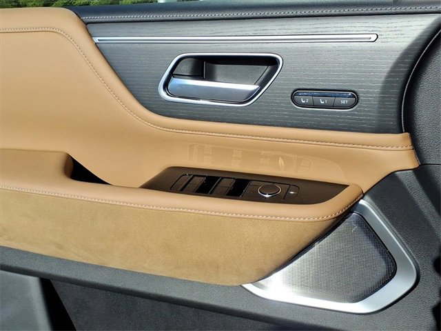 Used 2025 INFINITI QX80 Sensory image 3